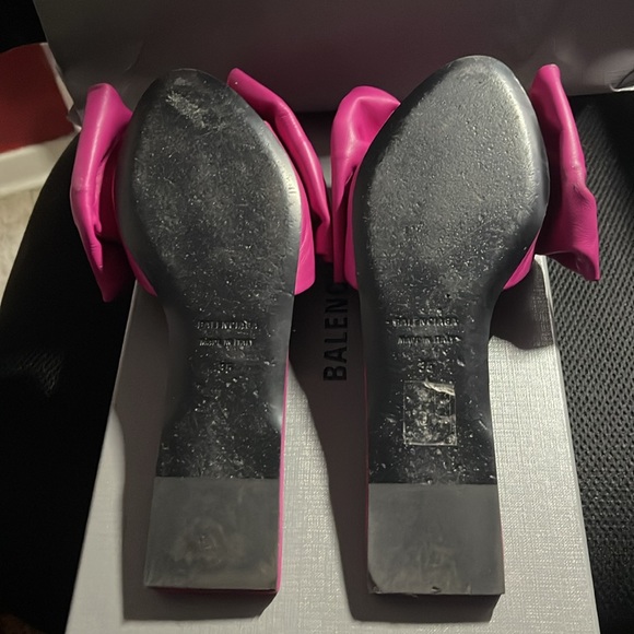 Beautiful Balenciaga shoes.  Like new.  Worn only once - Picture 3 of 4